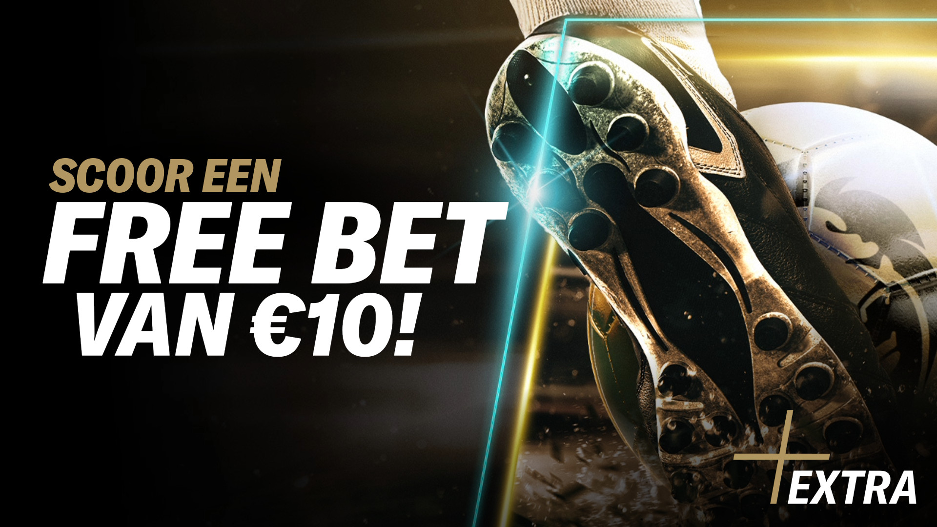 Scoor een Free Bet van €10! Voetballer schiet gouden bal.
