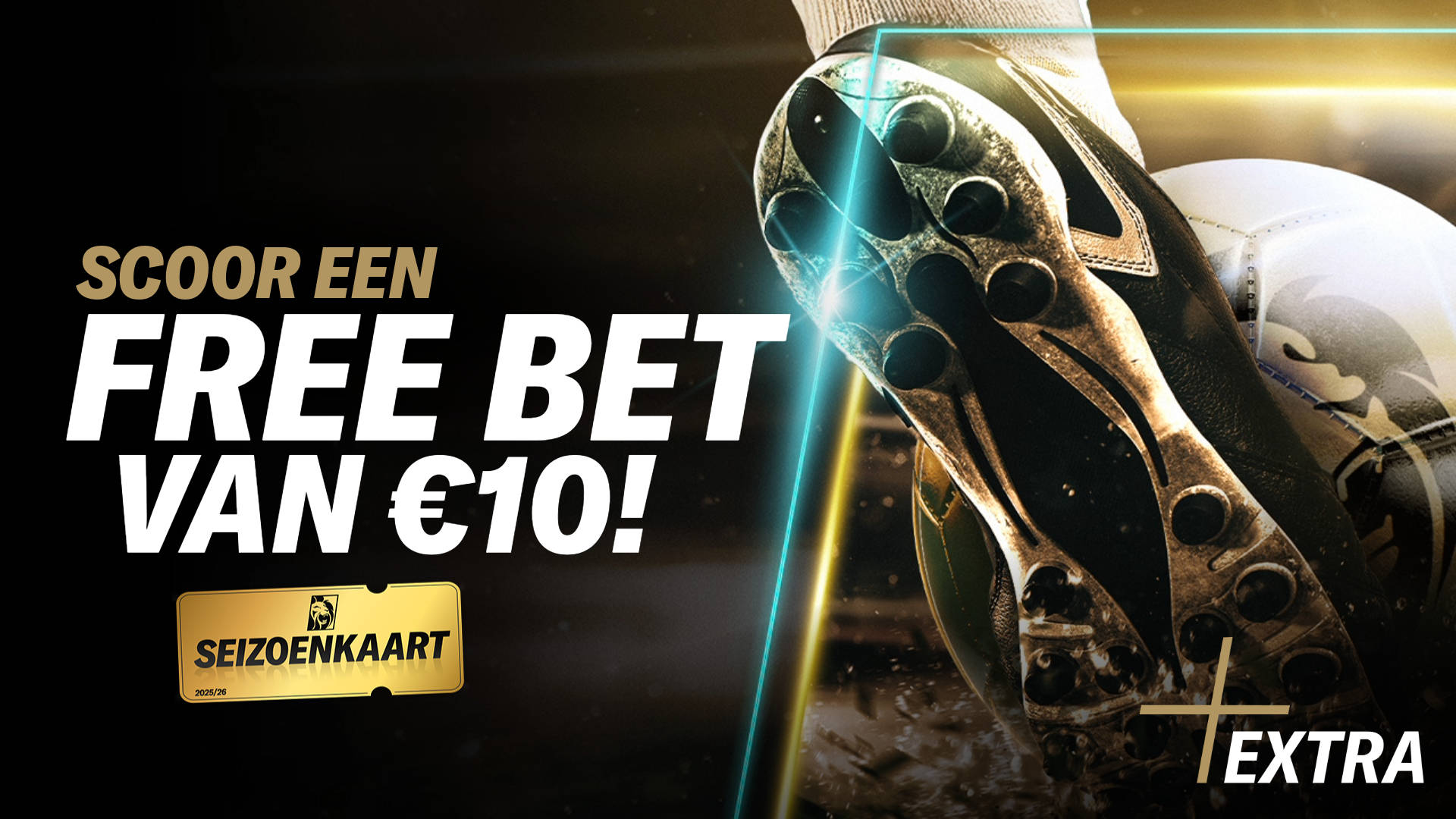 Scoor een Free Bet van €10! Voetballer schiet gouden bal.
